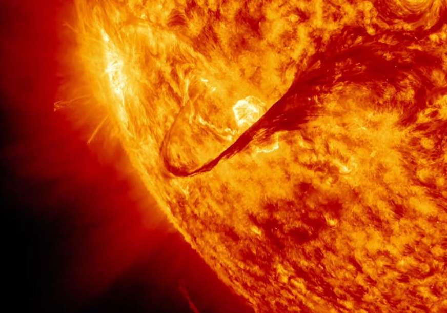 SOLARNI PONOR Otvorila se velika pukotina na Suncu, erupcija oslobodila snažne magnetne vjetrove
