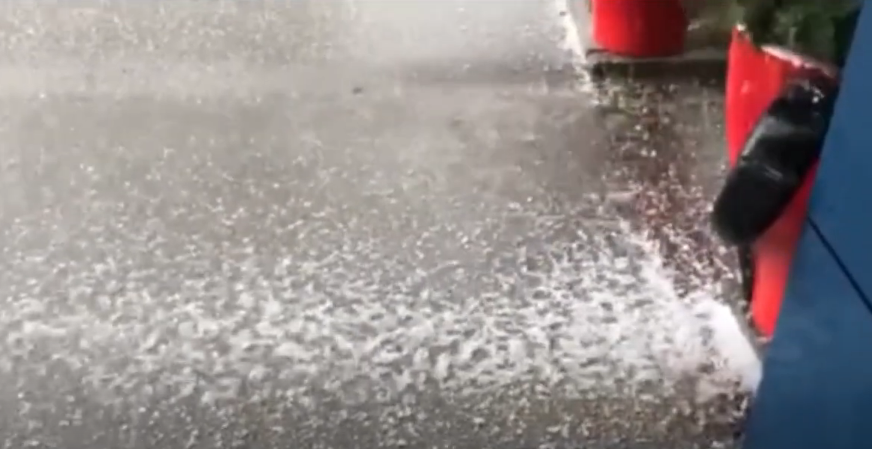 Olujno nevrijeme pogodilo Tuzlu: Kiša i led prekrili svaki dio grada (VIDEO)
