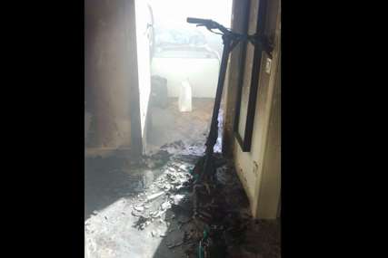 Eksplozija izbila prozor: Zapalio se električni trotinet u stanu (FOTO)