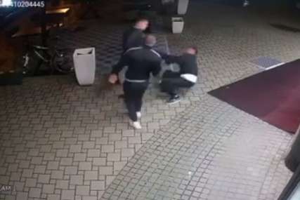 Udario ga šakom u glavu, pa šutirao dok je nepomično ležao: Mladić brutalno pretučen ispred lokala u Banjaluci (UZNEMIRUJUĆI VIDEO)