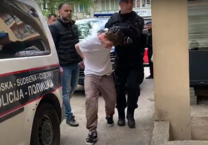 EKSPRESNA REAKCIJA POLICIJE Osumnjičeni za ubistvo i podmetanje požara u Sarajevu predati u tužilaštvo (VIDEO)