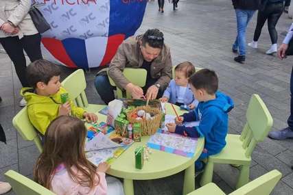 "Trg dječjih osmijeha" Ujedinjena Srpska obradovala mališane u Banjaluci (FOTO)