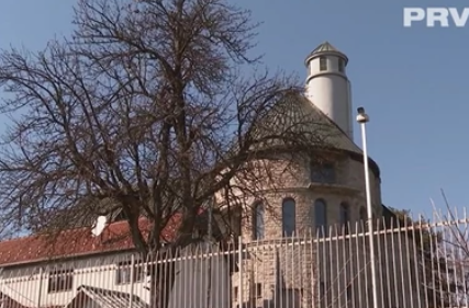 (FOTO) IMA VEZE SA KRALJEVSKOM PORODICOM Glumac naslijedio dvorac, a novac uložio u svoj privatni biznis