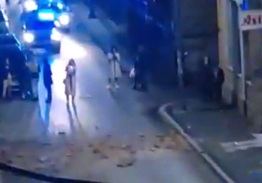 PRVI SNIMCI NAKON ZEMLJOTRESA Razbijeni automobili, dijelovi fasada na ulicama (FOTO, VIDEO)
