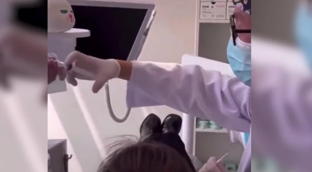 Milion lajkova za snimak od par sekundi: Urnebesni potez tinejdžera kod zubara postao hit na mrežama (VIDEO)