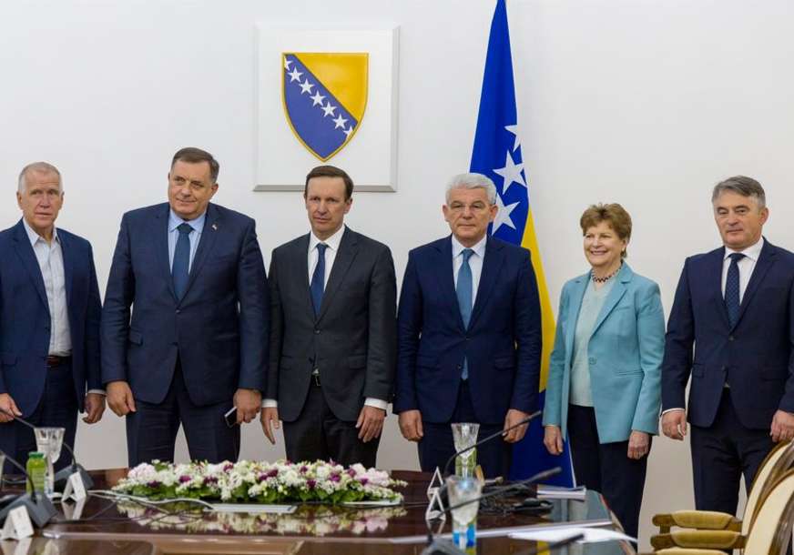 BLAMAŽA PRED STRANCIMA Dodik, Džaferović i Komšić pogazili sva pravila diplomatske pristojnosti