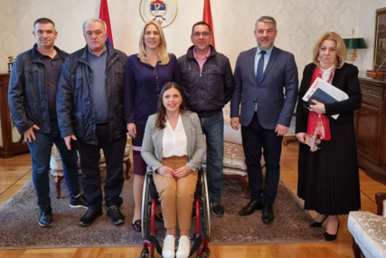 Cvijanović: Osobe sa invaliditetom zaslužuju adekvatna pomagala (FOTO)