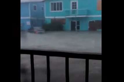 Već su prijavljene poplave: Građani Floride u panici zbog nadolazećeg uragana