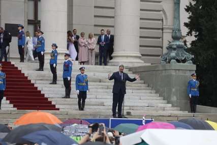 "Ne mogu da opišem koliko sam ponosan" Vučić pošao na polaganje zakletve, pa se građanima obratio sa stepeništa (VIDEO)