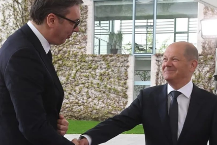 VUČIĆ SE SASTAO SA ŠOLCOM Predsednik Srbije i njemački kancelar razgovarali u četiri oka (FOTO)