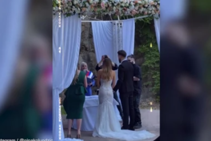 Najromantičniji trenuci sa svadbe sina Suzane Jovanović: Njihovi pogledi govorili su koliko se oni zapravo vole (VIDEO)