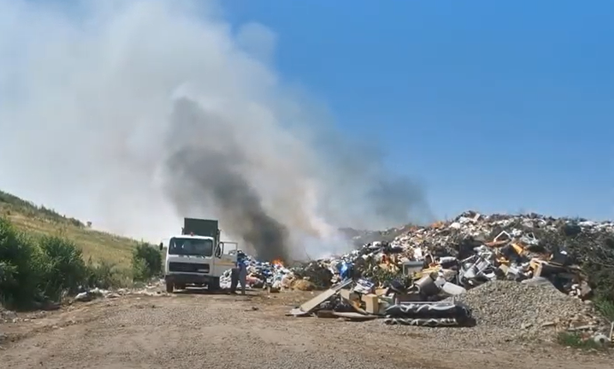 Vatra buknula na deponiji: Ugašen požar kod Bratunca