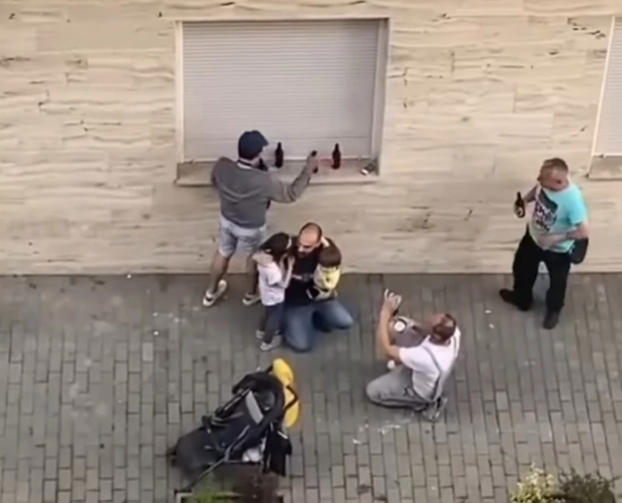 PIJANDURA UCJENJUJE UPLAKANU DJEVOJČICU Policija reagovala na tužan snimak, podnijeta prijava (VIDEO)