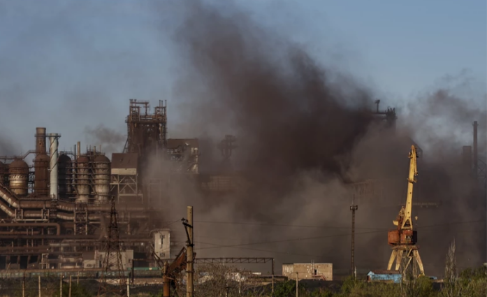 BORBE SE NASTAVLJAJU Ruske snage uništavaju infrastrukturu fabrike "Azovstalj"