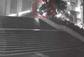 DIVLJA VOŽNJA "Maseratijem" se spustio niz Španske stepenice u Rimu, policija ga uhapsila (VIDEO)