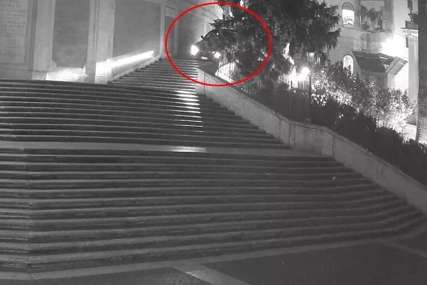 DIVLJA VOŽNJA "Maseratijem" se spustio niz Španske stepenice u Rimu, policija ga uhapsila (VIDEO)