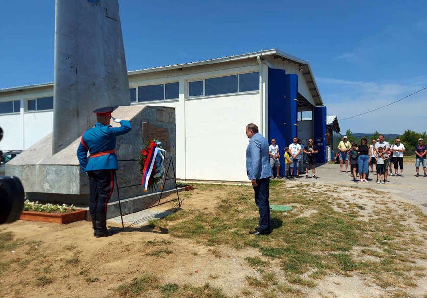 Okupili se brojni učesnici iz raznih zemalja: Dodik otvorio aero-miting na aerodromu Urije (VIDEO, FOTO)