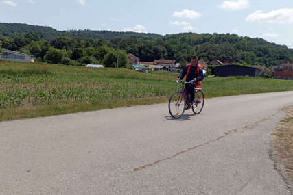 "Nije mi naporno, išao sam i do Banjaluke" Mirko u devedesetoj godini biciklom svaki dan pređe 30 kilometara (FOTO)
