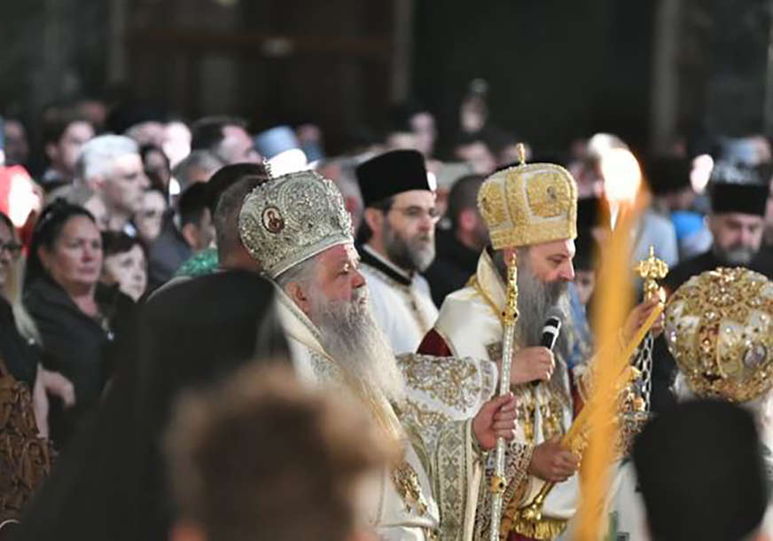 U Hramu Svetog Save počela liturgija pomirenja: Nakon 55 godina raskola MPC vraćena u liturgijsko i kanonsko jedinstvo (FOTO)
