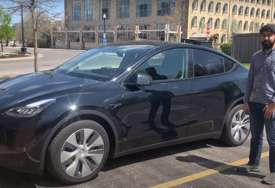 Vlasnici budite na oprezu: Koliko je potrebno da se ukrade Tesla (VIDEO)