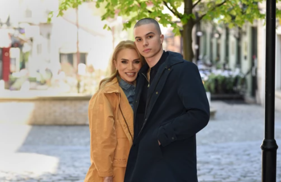 FALI MU SAMO JEDNO Vojaž iskreno o odnosu sa majkom, popularnosti i muzici (VIDEO)