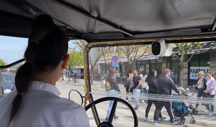Nova turistička atrakcija "Retro tour": Panoramska vožnja oldtajmerom kroz grad (VIDEO)