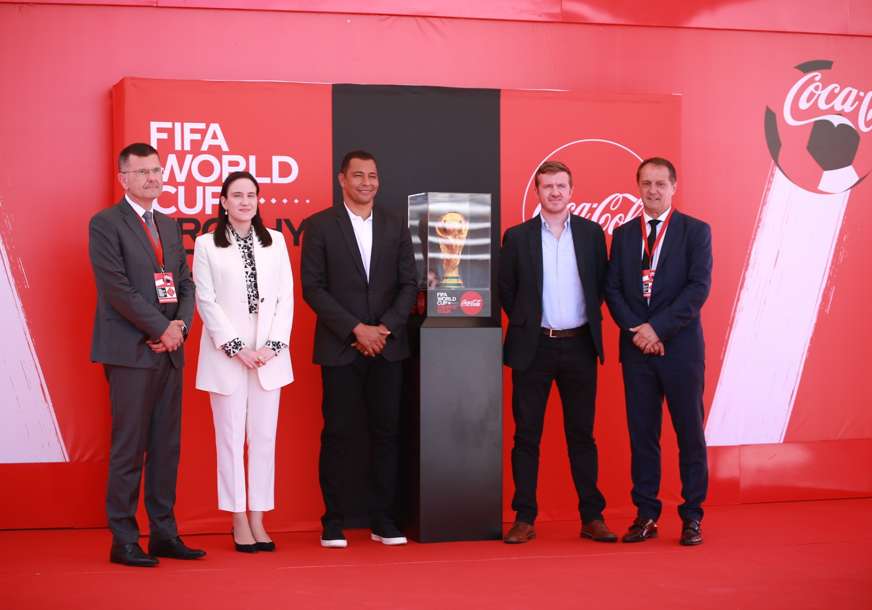 PRAVA MAGIJA Oficijelni FIFA World Cup™ Trophy Tour by Coca-Cola stigao u Sarajevo (FOTO)