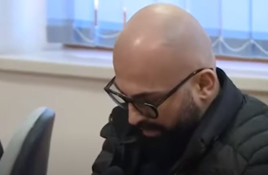 (FOTO) AMIR KUJOVIĆ OSUĐEN NA 8 GODINA ZATVORA Izazvao saobraćajnu nesreću u kojoj su poginuli supružnici Dario i Danijela Hršum iz Pala
