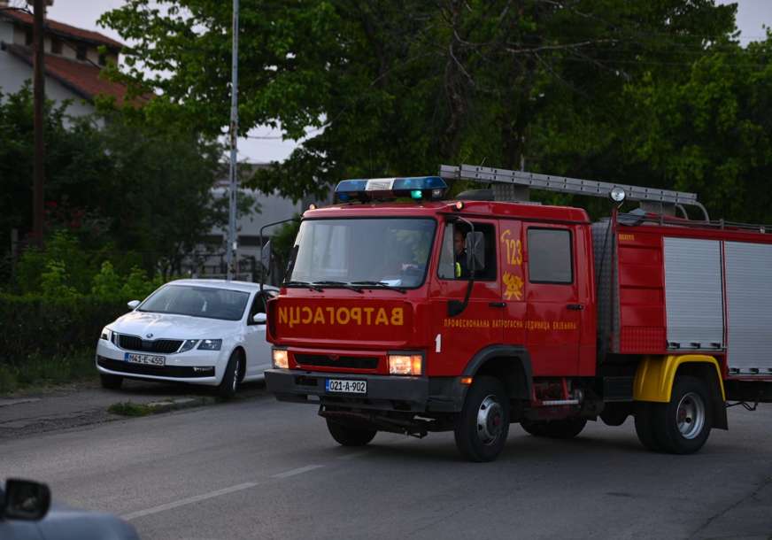 Izgorjela hala, kamion i mašine: Veliki šteta u požaru kod Čelinca