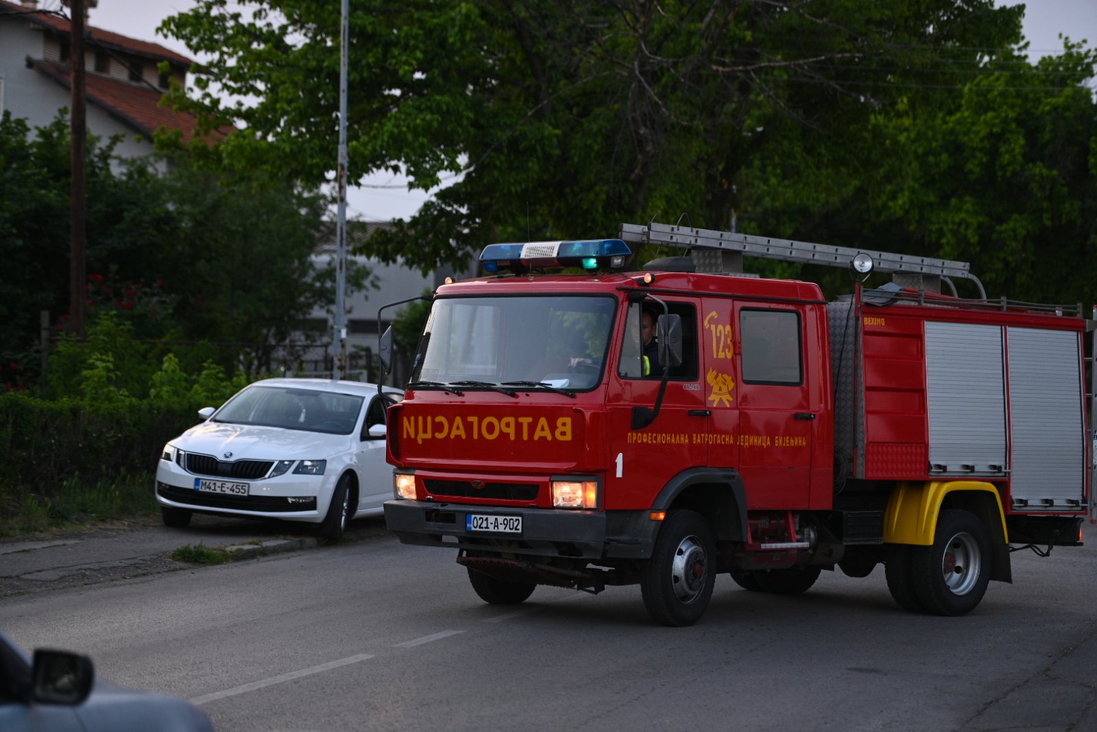 Veliki Po Ar Kod Elinica Vatra Progutala Preduze E