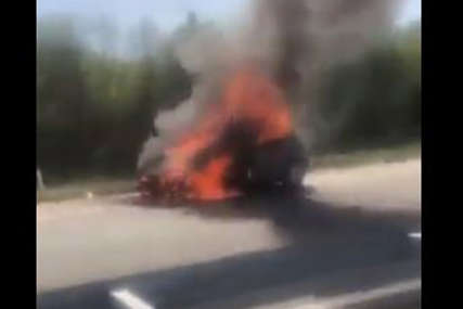 "'Golf' se sam zapalio" Policija se oglasila o požaru na auto-putu Banjaluka - Doboj