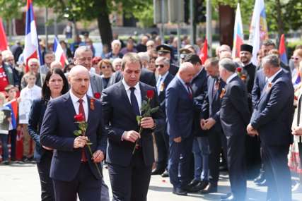 Dan pobjede: Delegacija SPS položila vijence na spomenik žrtvama fašizma (FOTO)