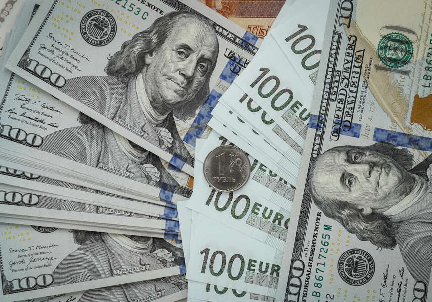 DRASTIČNA PROMJENA VRIJEDNOSTI Dolar pao poslije 6 nedjelja rasta