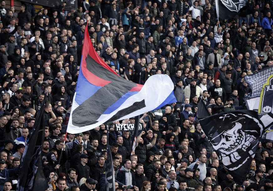 HAOS NA AUTOKOMANDI Sukobili se navijači Zvezde i Partizana (FOTO)