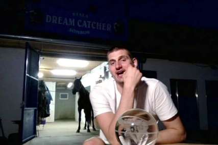 Jokić zapjevao i zaigrao u Skadarliji: As Denvera snimljen u noćnom provodu (VIDEO)