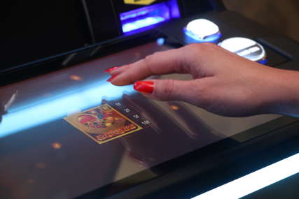 “Laka zarada tjera u zamku ONLAJN KLAĐENJA: U republičku kasu slilo se preko 120 miliona KM po osnovu naknada od igara na sreću
