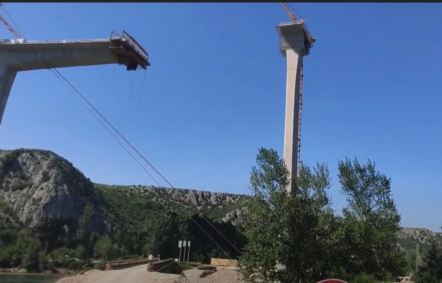 RADOVI U JEKU Najveći most na Koridoru 5C kod Počitelja pred konačnim povezivanjem gigantskih stubova (VIDEO)
