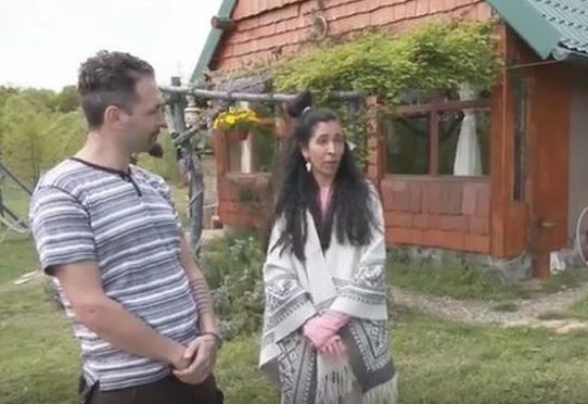 Marija i Aleksandar započeli NOVI ŽIVOT na planini: Sagradili kuću od blata i slame, nemaju troškova za struju i vodu