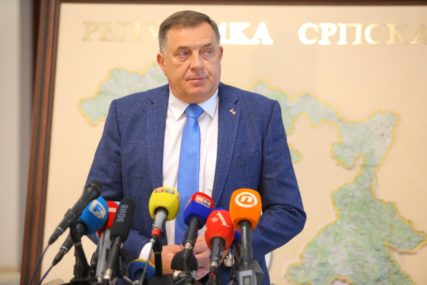Oglasio se Dodik “Kristijan Šmit neće PISATI ISTORIJU djeci u Srpskoj”