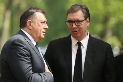 Vučićeva ironična poruka Amerikancima “Junaci, uvedite sankcije i Dodikovim unucima”