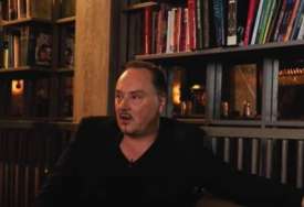 (FOTO) "Stalno je haos, nikada nije dosadno" Knez je u kući sa pet žena i četiri psa