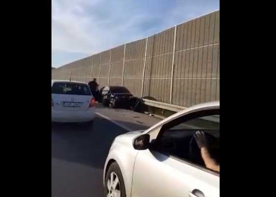Karambol na auto-putu: U nesreći kod Sarajeva oštećeno više vozila (VIDEO)