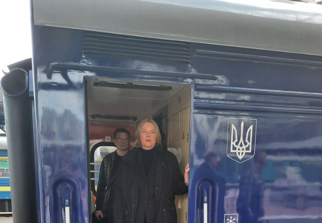 Stigla vozom: Predsjednica njemačkog Bundestaga u Kijevu (FOTO)