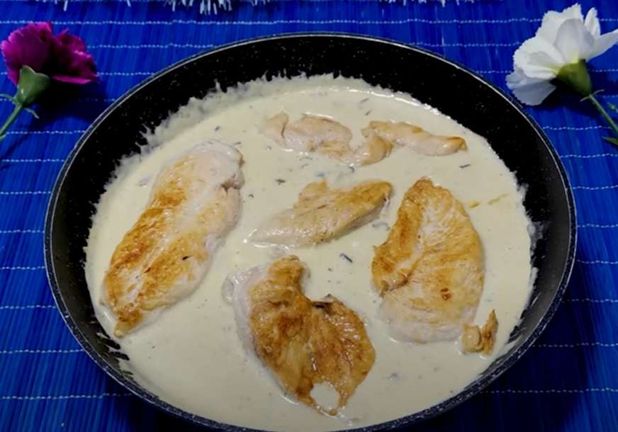 ZA PRSTE POLIZATI piletina u sosu od pavlake i sira