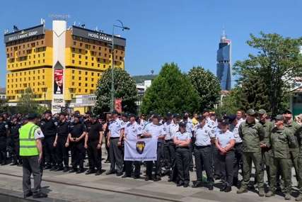 "Nemamo novca da dođemo na posao" Protest u Sarajevu, nezadovoljni policajci traže bolje uslove rada (VIDEO)