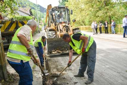 Obuhvaćeno više od jednog kilometra puta: U toku rekonstrukcija saobraćajnice u Srpskim Topliicama (FOTO)