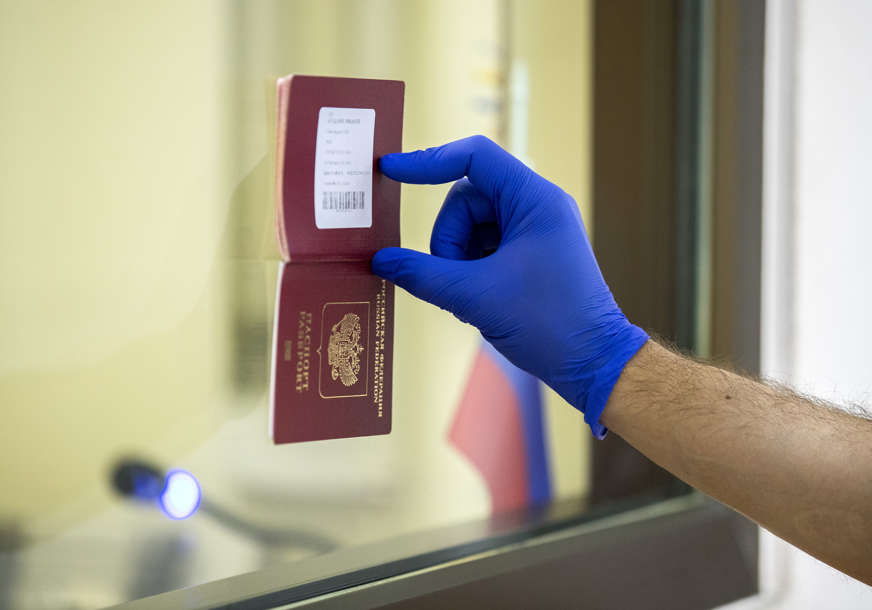 NEMA SANKCIJA ZA ELITU Kremlj naredio štampanje desetine hiljada prestižnih pasoša