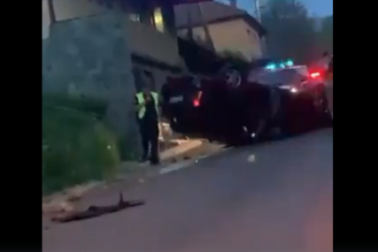 Saobraćajna nesreća u Sarajevu: Auto završio NA KROVU, ima povrijeđenih (VIDEO)