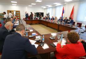 Slučaj "topli obrok", nova epizoda: Stevandić brani zaključke Narodne skupštine, Dodik se „vadi“ na dogovor sa MMF