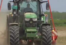 Nesreća kod Gacka: Traktor se prevrnuo tokom šumskih radova, jedna osoba poginula